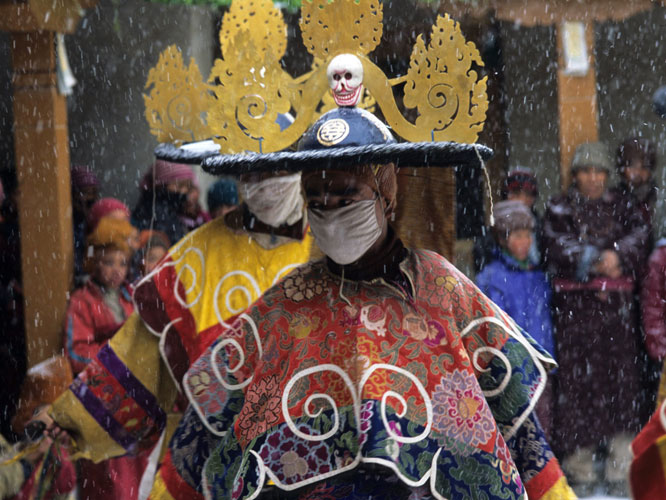 Rituel dansé au monastère de Stongde, au centre du Zanskar.