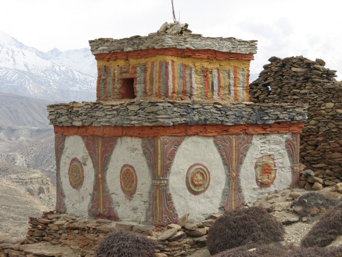 Chorten en sortie de village.jpg