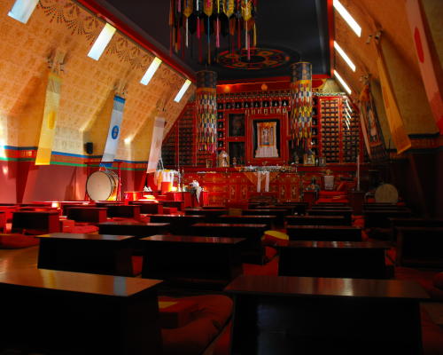 Intérieur en ambiance du temple principal.