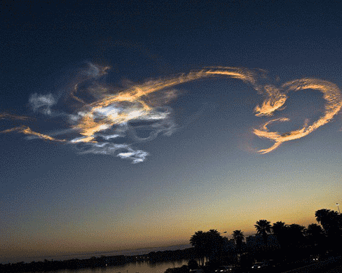 Un Dragon photographié dans le ciel par Kazusige Hirakawa.
